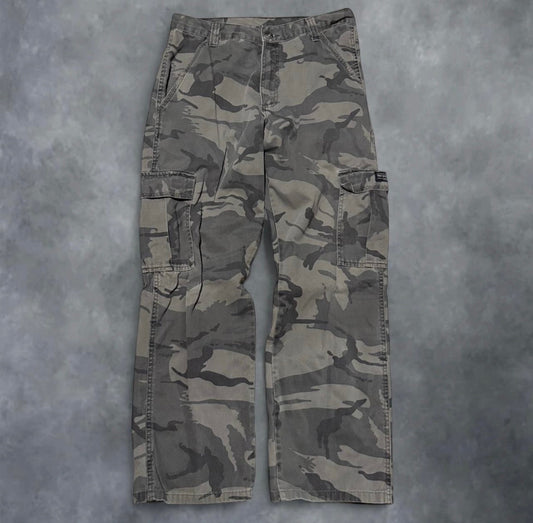 Vintage Camo Wrangler Cargo Pants (30x32)
