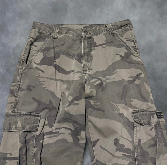 Vintage Camo Wrangler Cargo Pants (30x32)