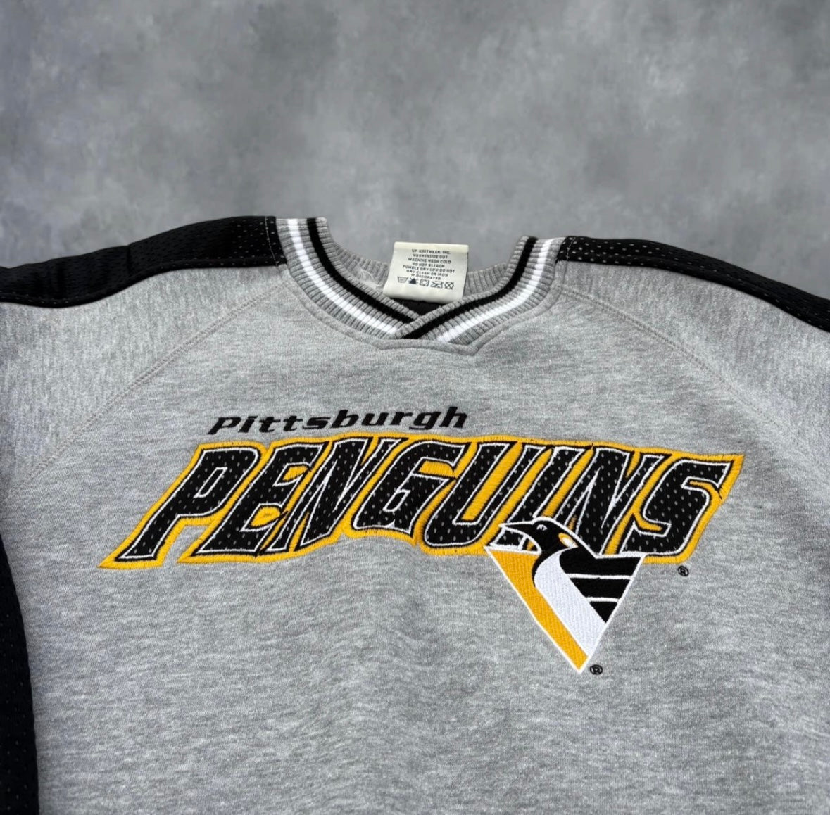 Vintage 1990's Lee Sport "Pittsburgh Penguins" Crew-Neck (L)